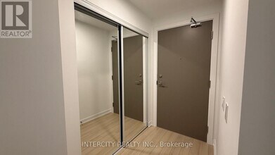 15 Skyridge Dr in Brampton, ON - Building Photo - Building Photo
