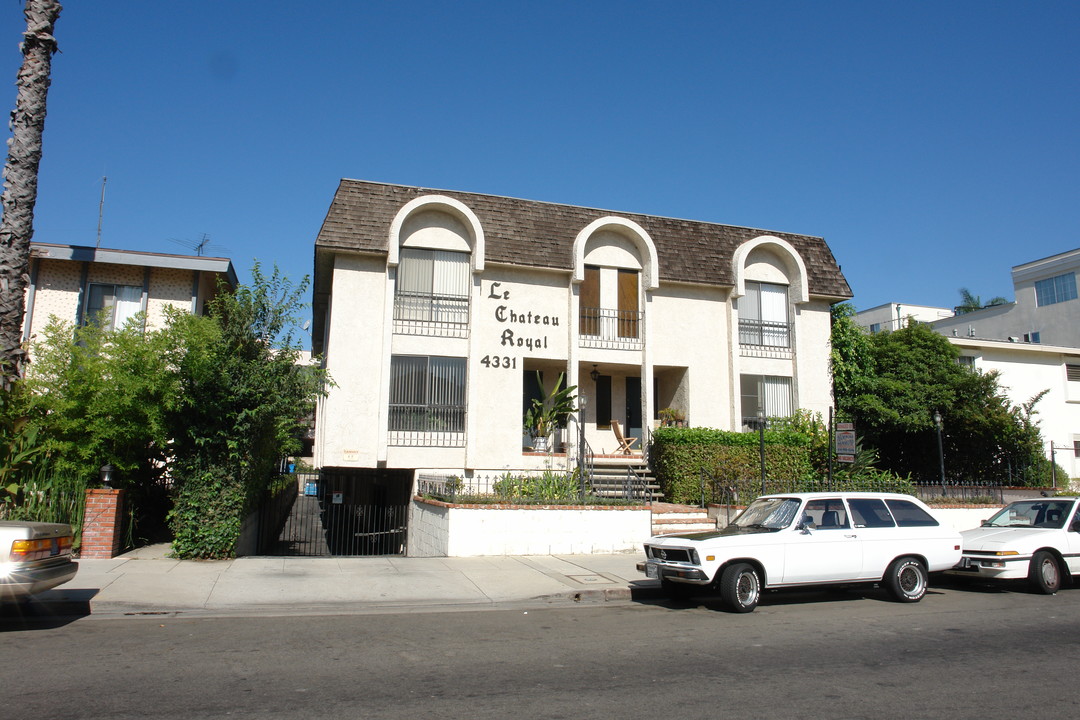 4331 Ventura Canyon Ave in Sherman Oaks, CA - Building Photo