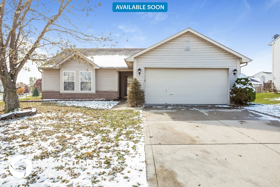 8845 Lighthorse Dr in Indianapolis, IN - Building Photo