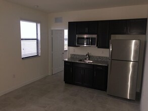 10511 W 35th Way-Unit -1 in Hialeah, FL - Building Photo - Building Photo