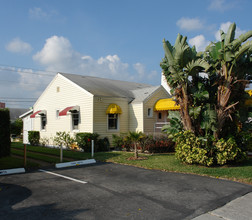 Tropical Escape in Hollywood, FL - Building Photo - Building Photo