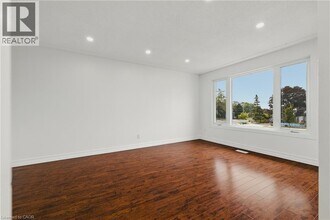 310 Southill Dr in Kitchener, ON - Building Photo - Building Photo