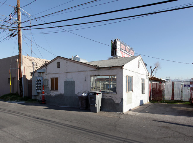 212 E Charleston Blvd in Las Vegas, NV - Building Photo - Building Photo