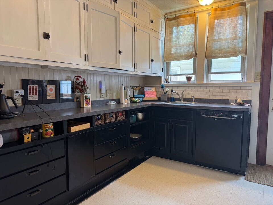 2718 Sommers Ave in Madison, WI - Building Photo