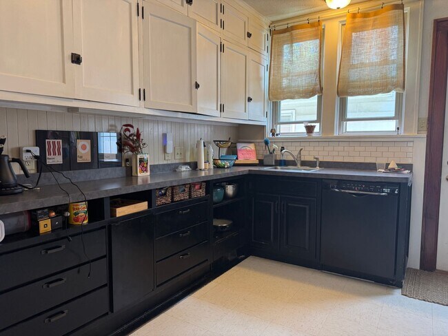 property at 2718 Sommers Ave