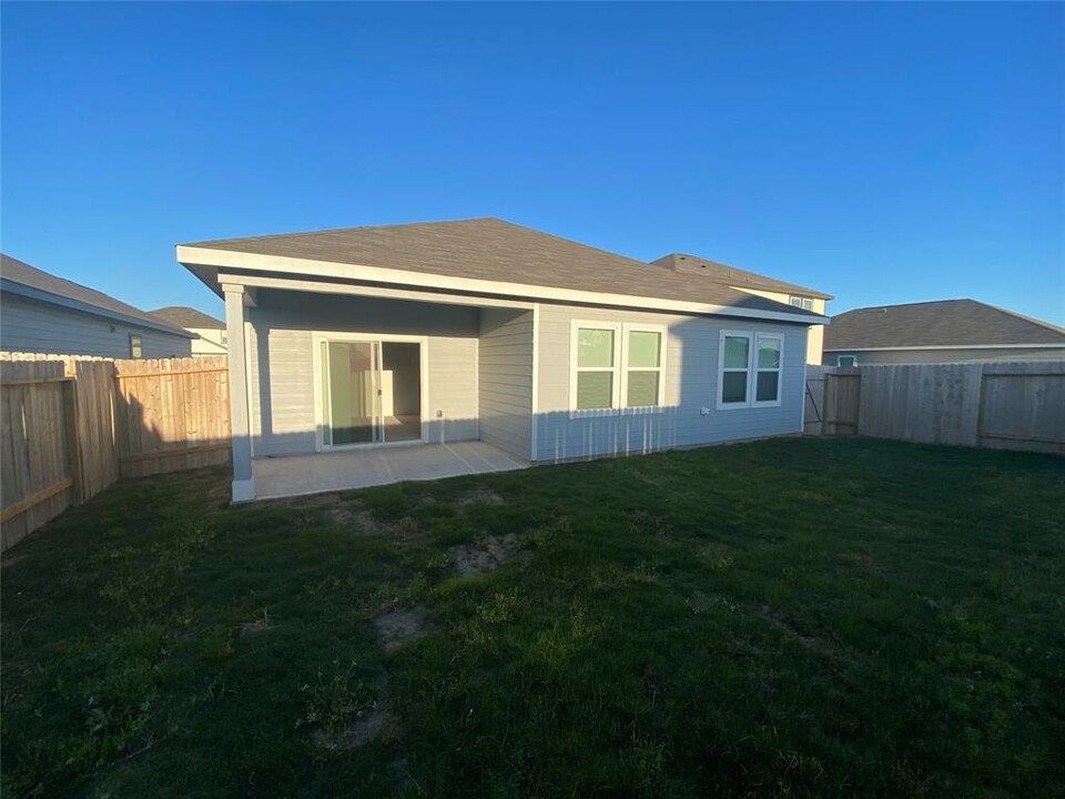 3976 Fringe Tree Ln in Brookshire, TX - Building Photo