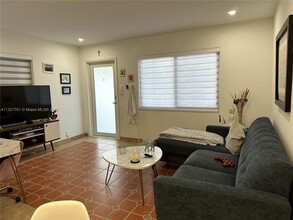 4485 SW 7th St-Unit -4487 in Coral Gables, FL - Building Photo - Building Photo