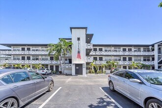 Colonial Sunset Apartment Homes in Hollywood, FL - Foto de edificio - Building Photo