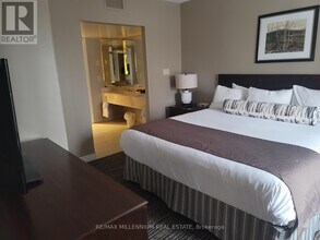 90 Highland Dr in Oro-Medonte, ON - Building Photo - Building Photo