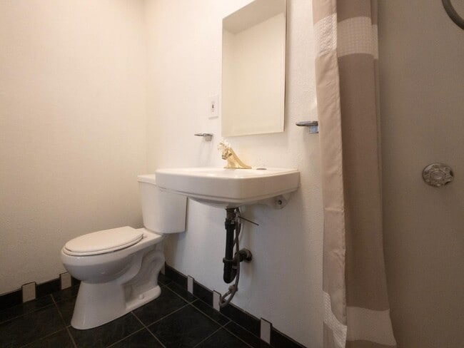 1215 Skyline Dr in Daly City, CA - Building Photo - Building Photo