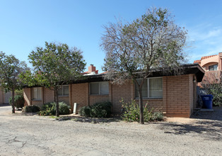 Campbell Plaza Apartments in Tucson, AZ - Foto de edificio - Building Photo