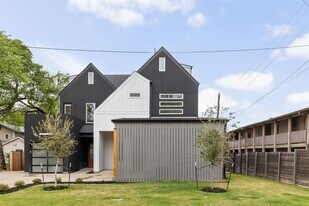 1402 Summit St in Austin, TX - Building Photo