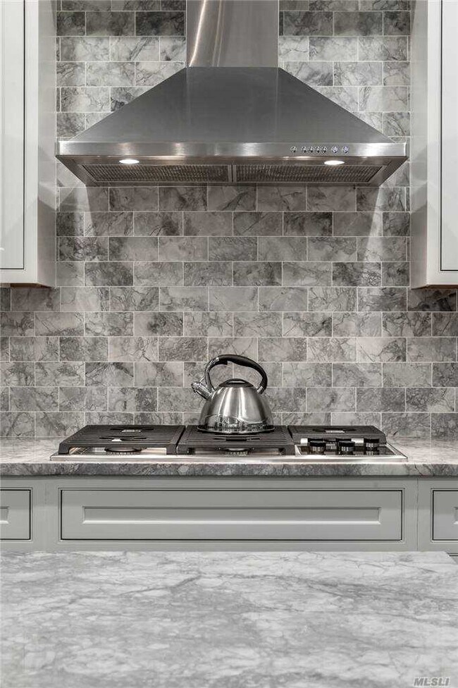 3000 Royal Ct-Unit -3315 in North Hills, NY - Building Photo - Building Photo