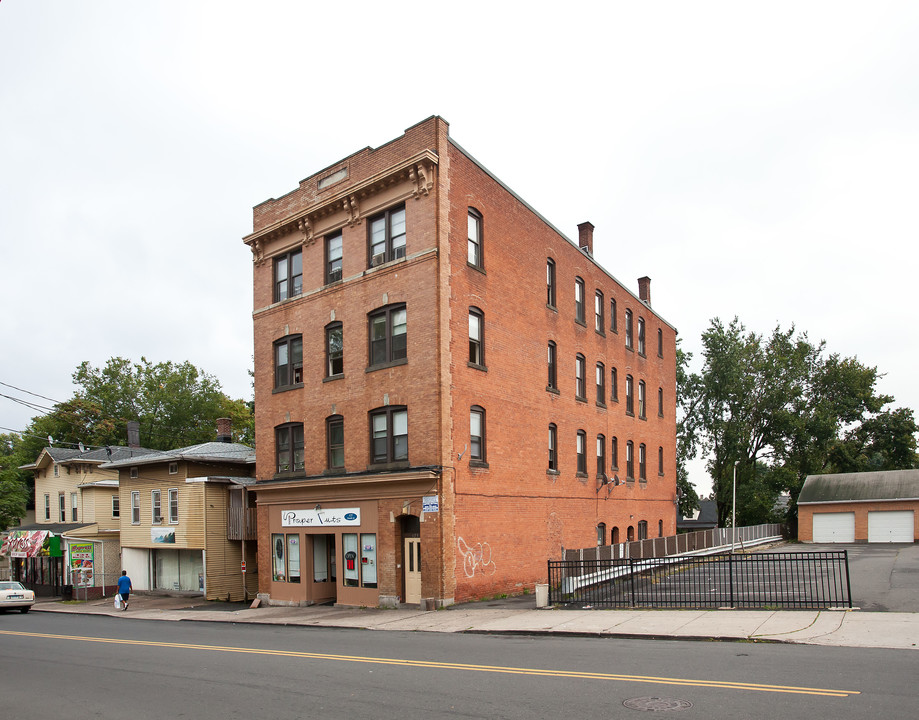 123-125 North St in New Britain, CT - Building Photo