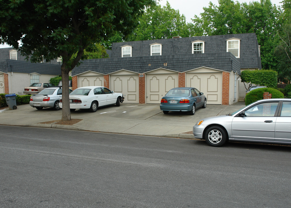 989 Mangrove Ave in Sunnyvale, CA - Building Photo