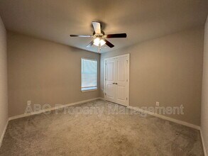 350 S Emerald Woods Run in Farmington, AR - Foto de edificio - Building Photo