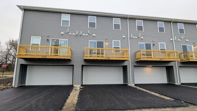 1384 Foxglove Ct in Bartlett, IL - Building Photo - Building Photo