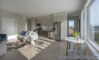 340 Bremen St in Boston, MA - Building Photo