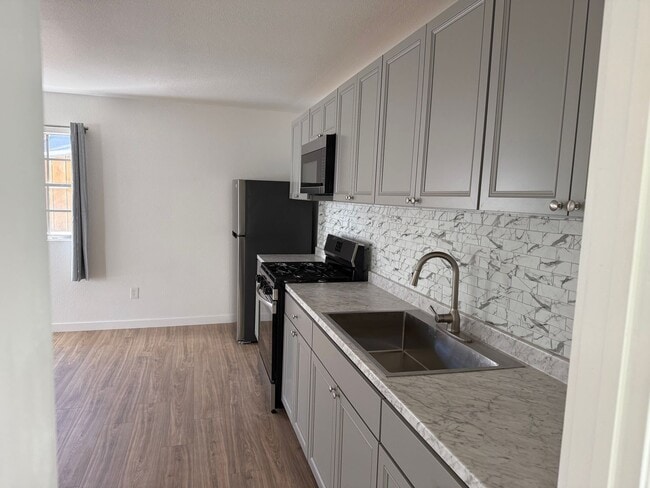 property at 910 Deodar Rd