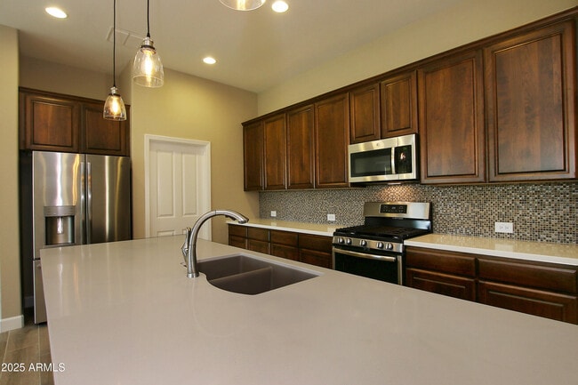 16931 W Holly St in Goodyear, AZ - Building Photo - Building Photo