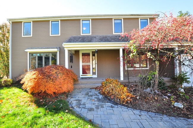 16 Virginia Ln in Farmington, CT - Building Photo - Building Photo