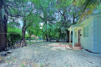 6701 NE Miami Pl in Miami, FL - Building Photo - Building Photo
