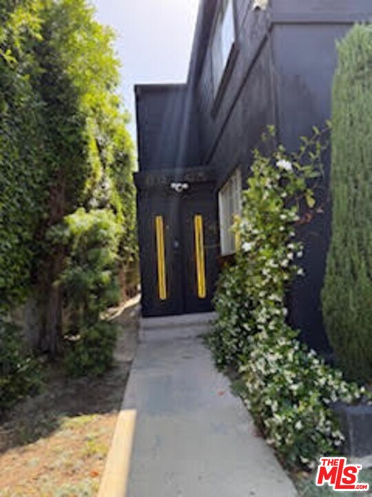4275 McClung Dr in Los Angeles, CA - Building Photo - Building Photo