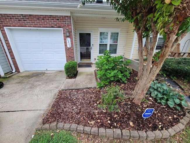 1204 Glory Vine Rd in Whitsett, NC - Building Photo - Building Photo