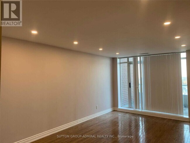 233 Beecroft Rd in Toronto, ON - Building Photo - Building Photo