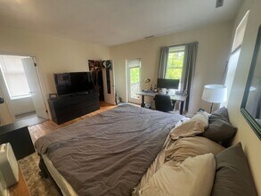 2341 N Janssen Ave in Chicago, IL - Building Photo - Building Photo