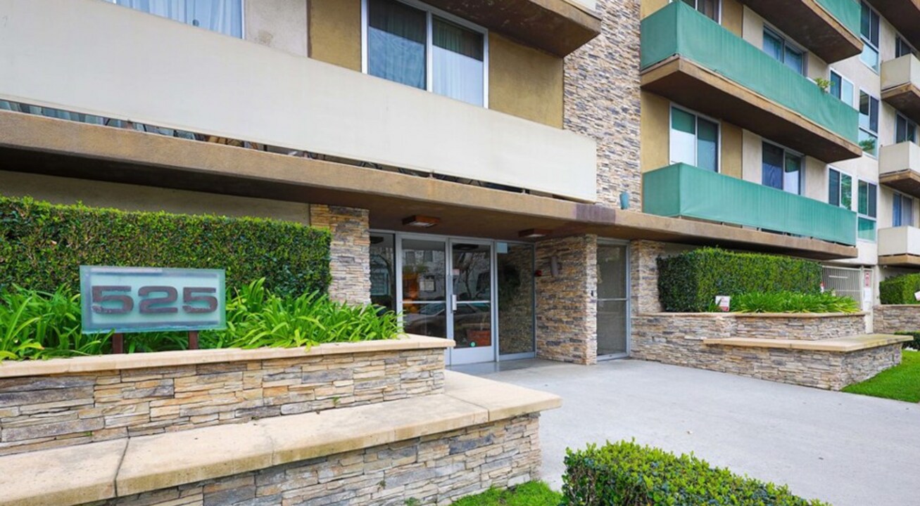 525 N Sycamore Ave in Los Angeles, CA - Building Photo