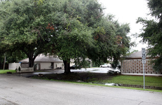 Stonehenge Village in Tampa, FL - Building Photo