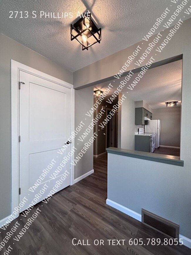 2713 S Phillips Ave in Sioux Falls, SD - Building Photo - Building Photo
