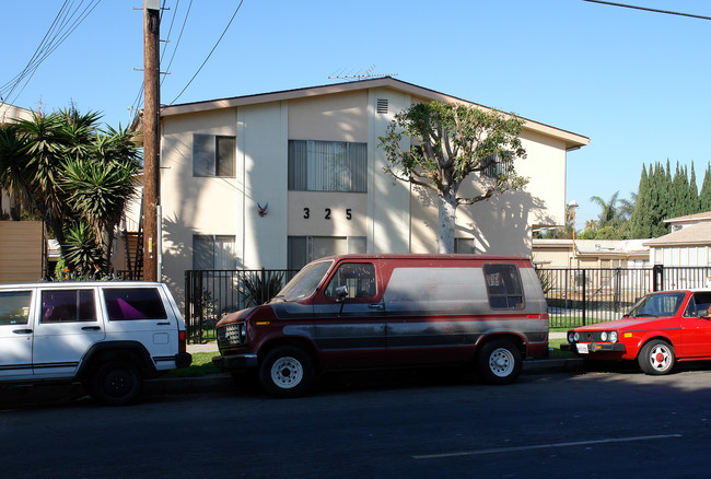 325 S Inglewood Ave in Inglewood, CA - Building Photo - Building Photo