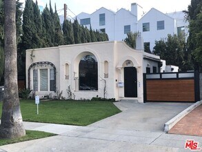 128 S Carson Rd in Beverly Hills, CA - Foto de edificio - Building Photo