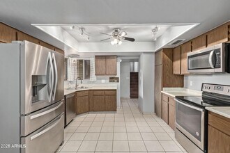 1628 E La Jolla Dr in Tempe, AZ - Foto de edificio - Building Photo