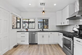 4417 Avocado St in Los Angeles, CA - Foto de edificio - Building Photo