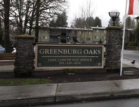 Greenburg Oaks in Portland, OR - Foto de edificio - Building Photo