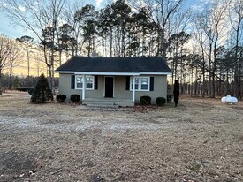 2062 Aunt Hattie Ln in Rocky Mount, NC - Building Photo