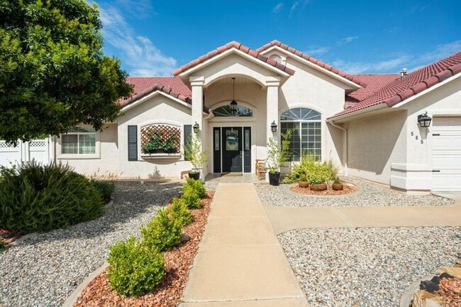 property at 565 N Moonglow Pl