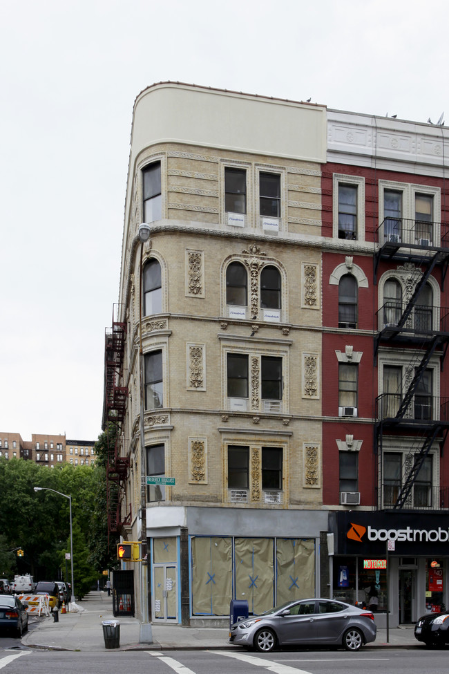 301-310 W 151st St in New York, NY - Foto de edificio - Building Photo