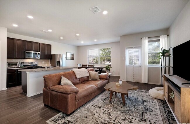 4910 Sandstone Wy in San Antonio, TX - Building Photo - Building Photo