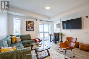 19 West St in Kawartha Lakes, ON - Building Photo