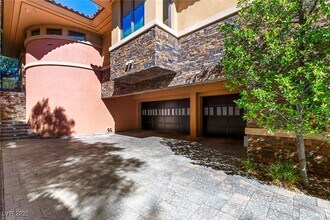 2 Castle Oaks Ct in Las Vegas, NV - Building Photo - Building Photo