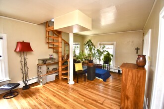 1464 Elizabeth St in Denver, CO - Building Photo - Interior Photo