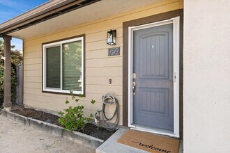 1754 Hanford Dr in San Diego, CA - Building Photo - Building Photo