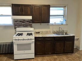 48 Carlton Ave, Unit 2nd Floor in Jersey City, NJ - Building Photo