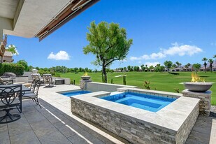 430 White Horse Trail in Palm Desert, CA - Building Photo