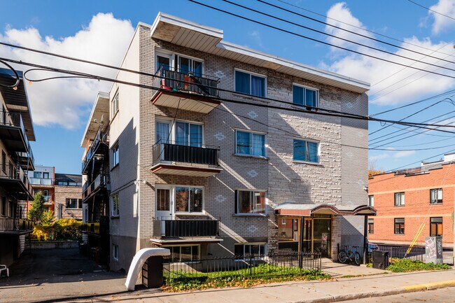 3915 Newmarch Rue in Verdun, QC - Building Photo - Building Photo