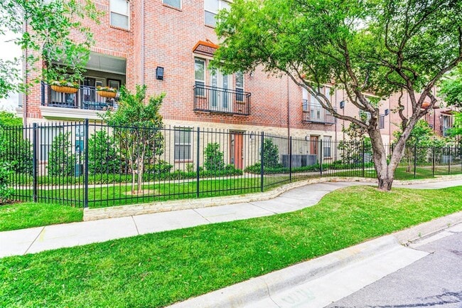 4323 Dickason Ave in Dallas, TX - Foto de edificio - Building Photo